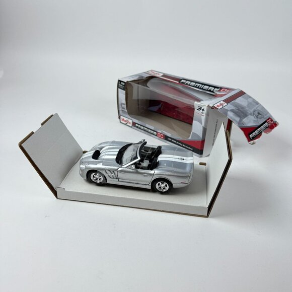 Maisto Premiere DC 1:24 Shelby Series One Silver Convertible w/ Box - Picture 5 of 9
